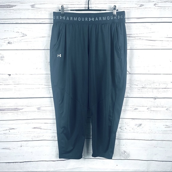 UNDER Armor casual activewear loose fit short pants Sz M - Picture 3 of 8